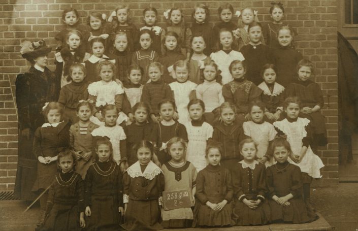Berlin-Friedrichshain, 1911, E. Johannes (2. Reihe rechts), Privatbesitz